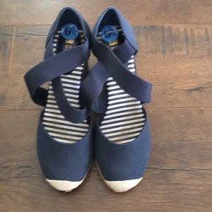 White Mountain Espadrille Wedges 6.5